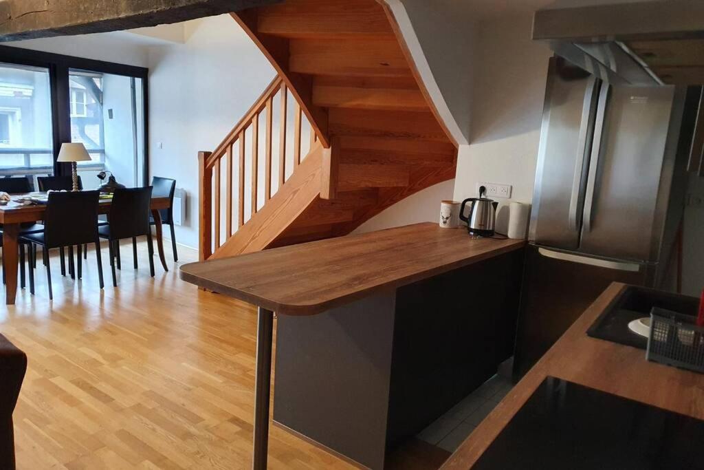 Appartement Exceptionnel 4 Etoiles Hyper Centre Albi 65 M2 Au 4Eme Etage Sans Ascenseur Avec Une Tour Du 12Eme Siecle 외부 사진